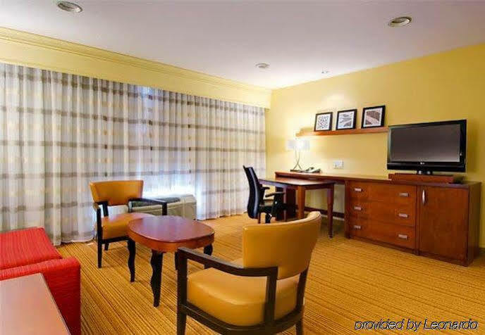 Courtyard By Marriott Madison East Hotell Eksteriør bilde